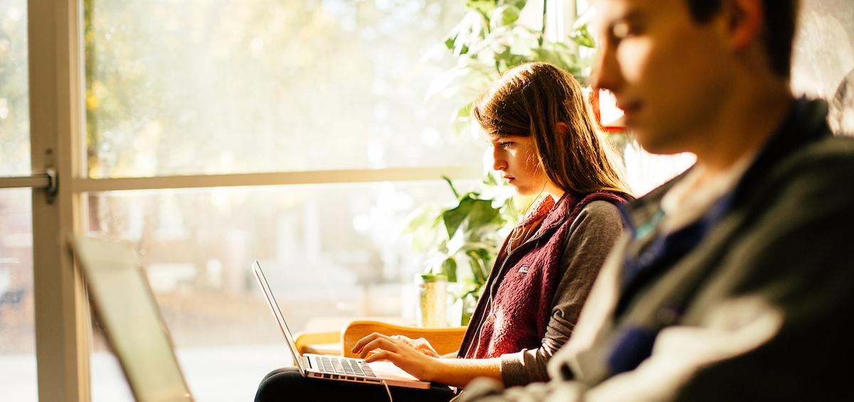 A group of students around a career advisor